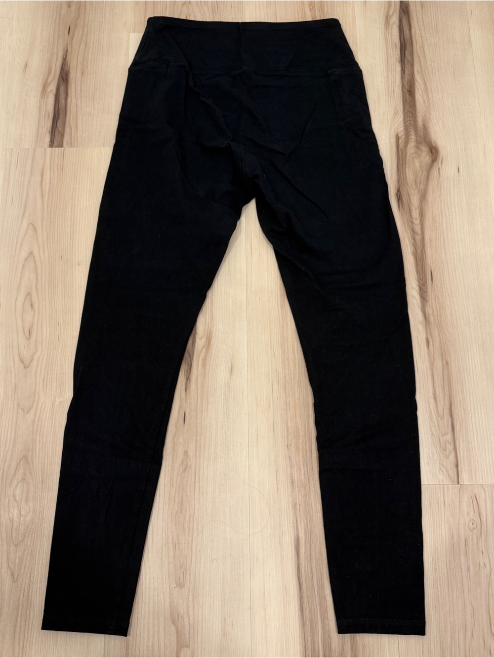 Hollister Ultra High Rise Black Leggings - Picture 4 of 4